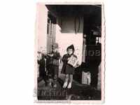 МАЛКА СТАРА СНИМКА МОМЧЕ С ПУШКА МОМИЧЕ С АКОРДЕОН А683