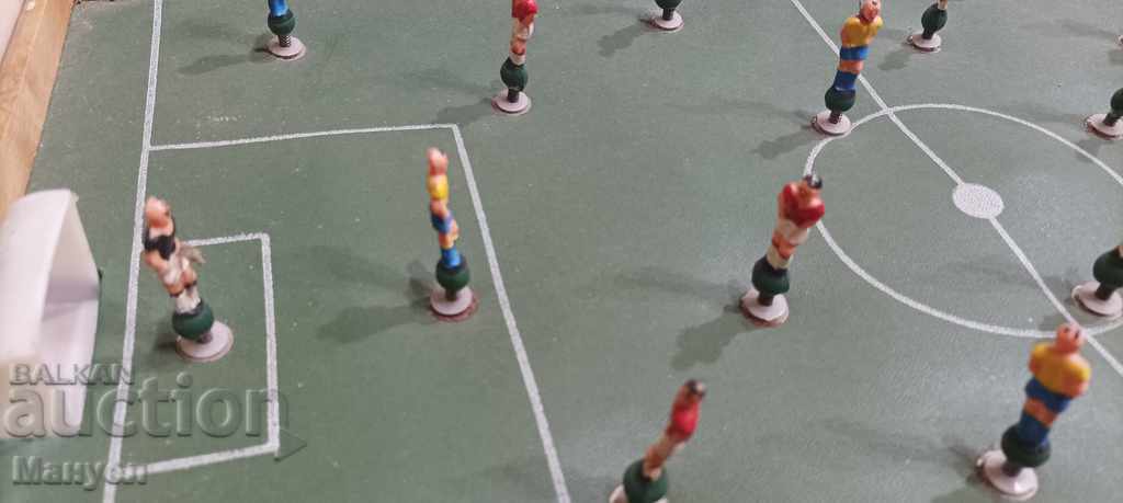 Delivery of I am selling an old children's game - football.