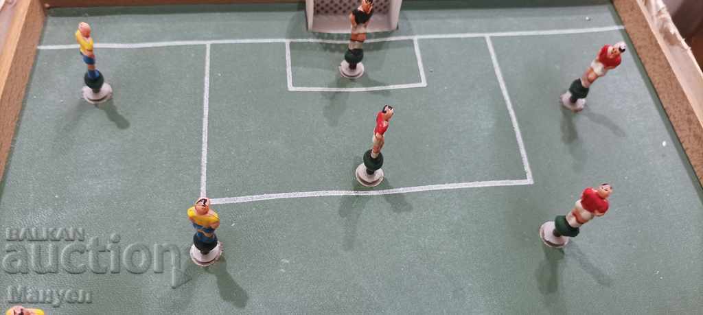 I am selling an old children's game - football. - 5