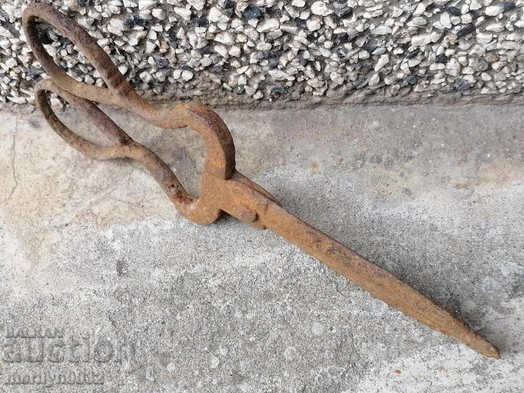 Foarfece vintage din fier forjat cu preț 36.00 BGN | € 18.41 Foarfece vintage din fier forjat cu preț 36.00 BGN | € 18.41