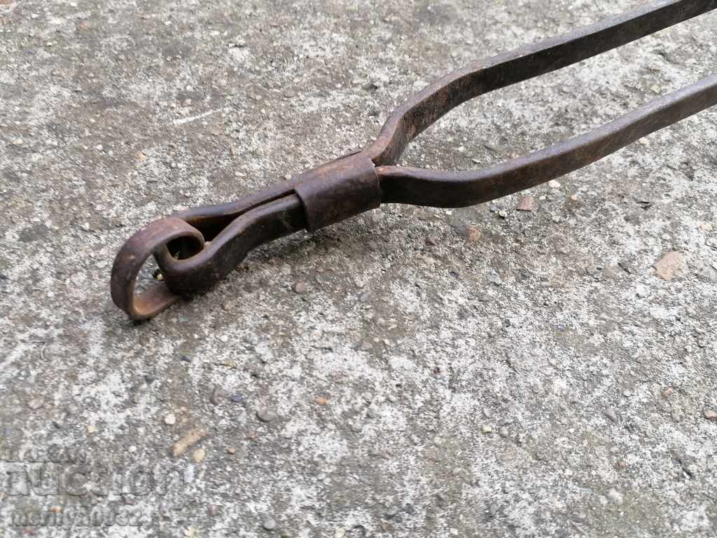 Δημοπρασία Παλιά το πόκερ, λαβίδες, σφυρήλατο σίδερο peshnik