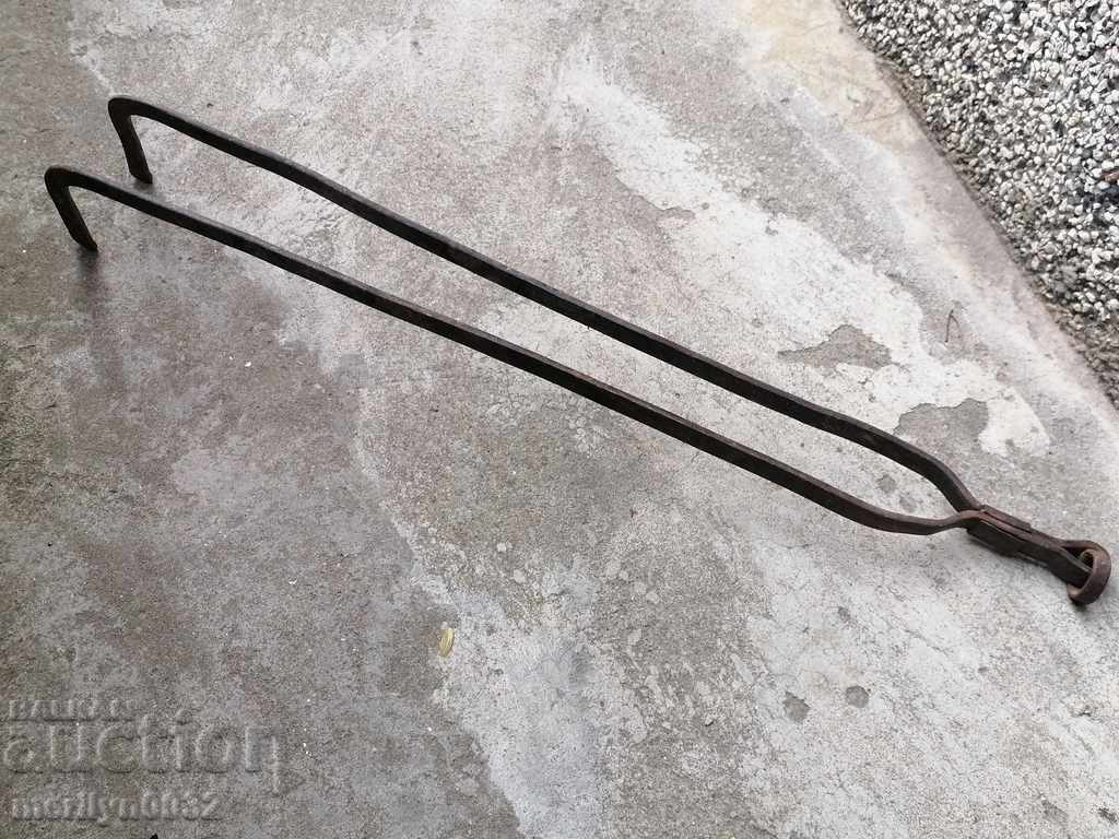 Παράδοση Παλιά το πόκερ, λαβίδες, σφυρήλατο σίδερο peshnik