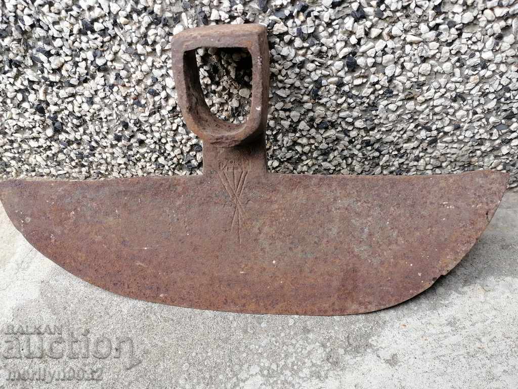 Кована  мотика чапа земеделски инструмент, ковано желязо