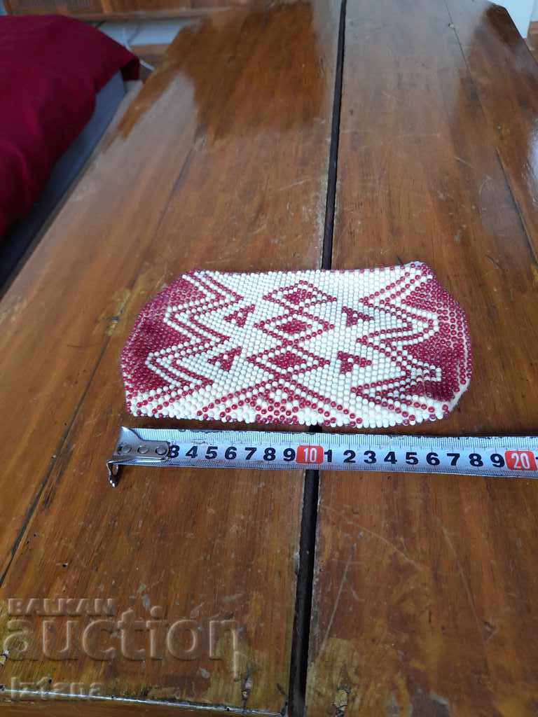An old beaded purse with price 14.00 BGN | € 7.16 An old beaded purse with price 14.00 BGN | € 7.16