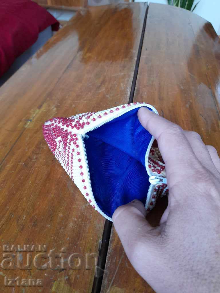 Delivery of An old beaded purse Delivery of An old beaded purse