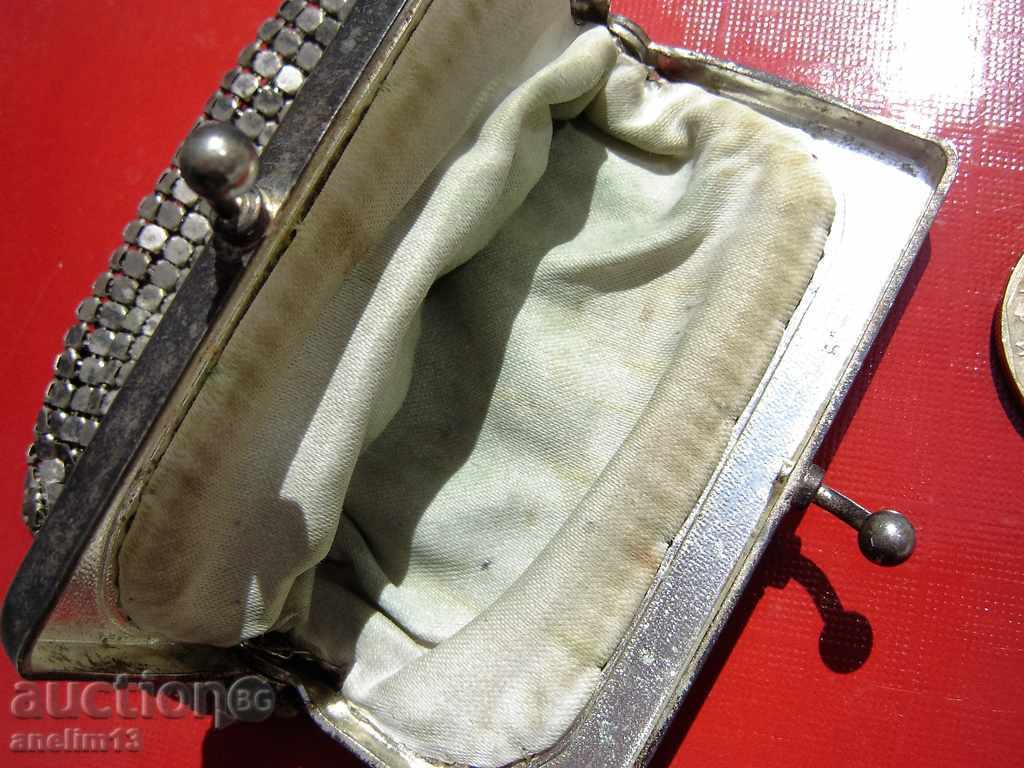 Auction OLD WOMAN PORTLAND Auction OLD WOMAN PORTLAND