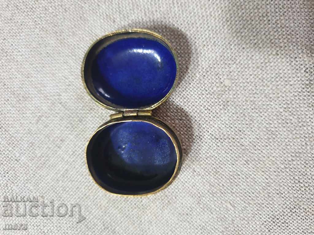 Auction Antique elliptical box made of bronze and colored enamel Auction Antique elliptical box made of bronze and colored enamel