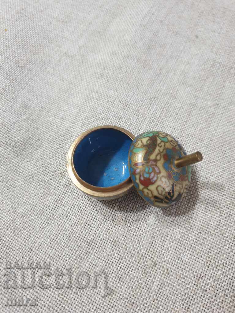 Auction Antique round box made of bronze and colored enamel Auction Antique round box made of bronze and colored enamel