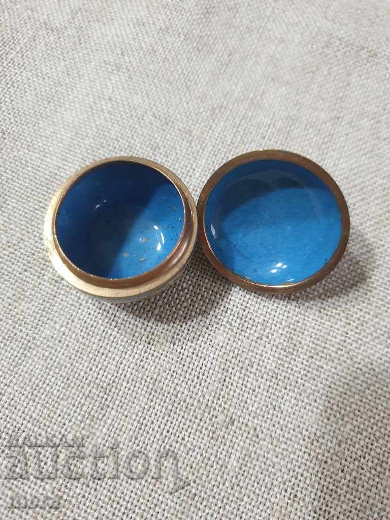 Delivery of Antique round box made of bronze and colored enamel Delivery of Antique round box made of bronze and colored enamel