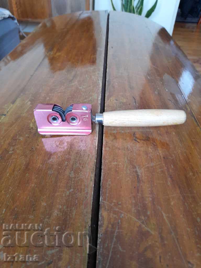 Auction Old knife sharpener, knives Auction Old knife sharpener, knives