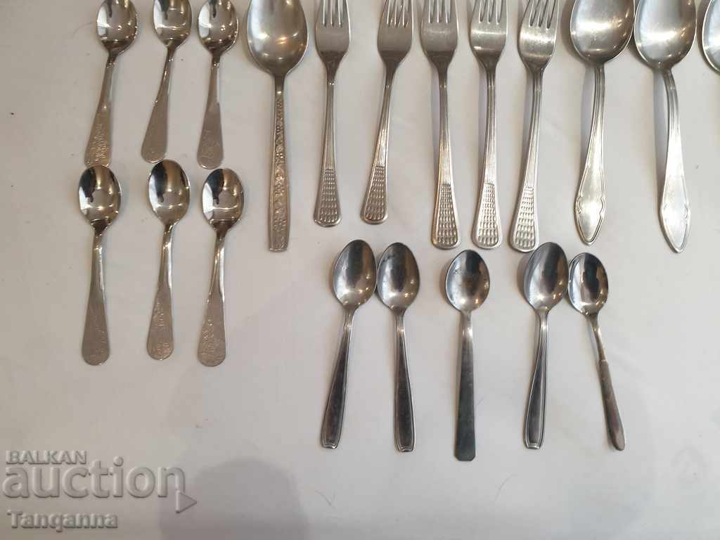 Large lot of utensils