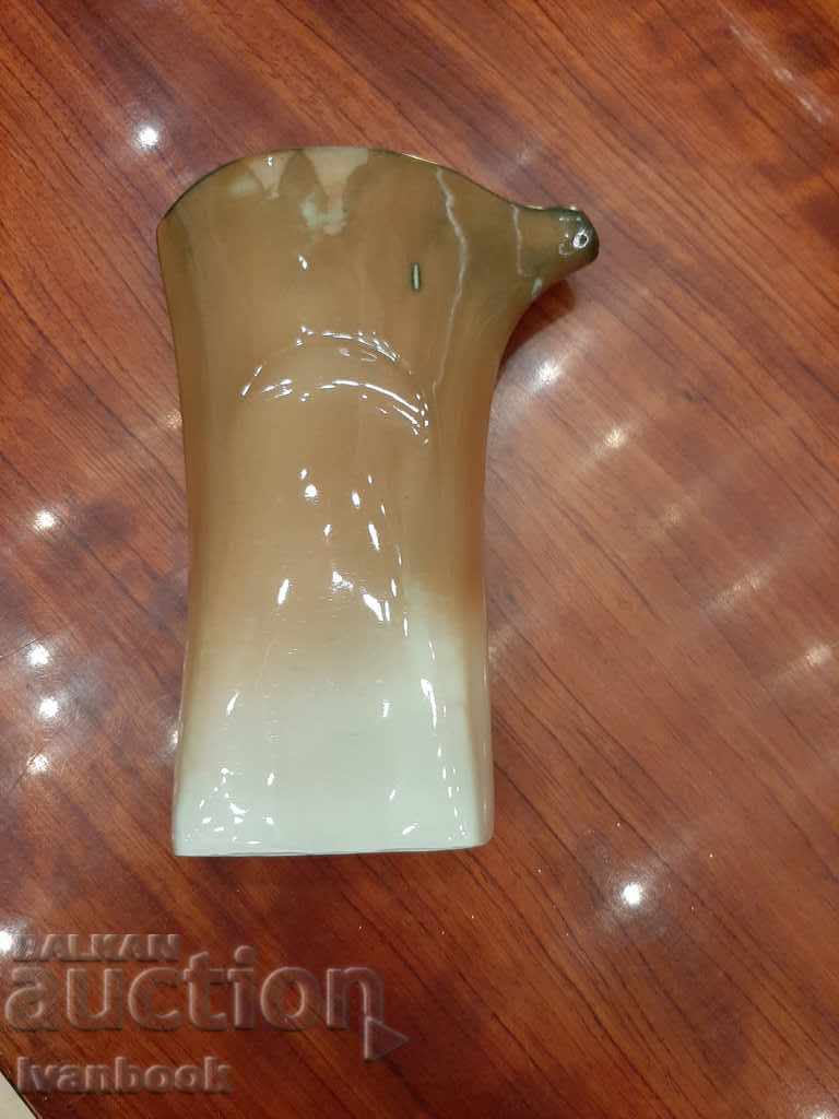 Urcior de portelan pentru min Barduche de apa cu preț 3.00 BGN | € 1.53 Urcior de portelan pentru min Barduche de apa cu preț 3.00 BGN | € 1.53