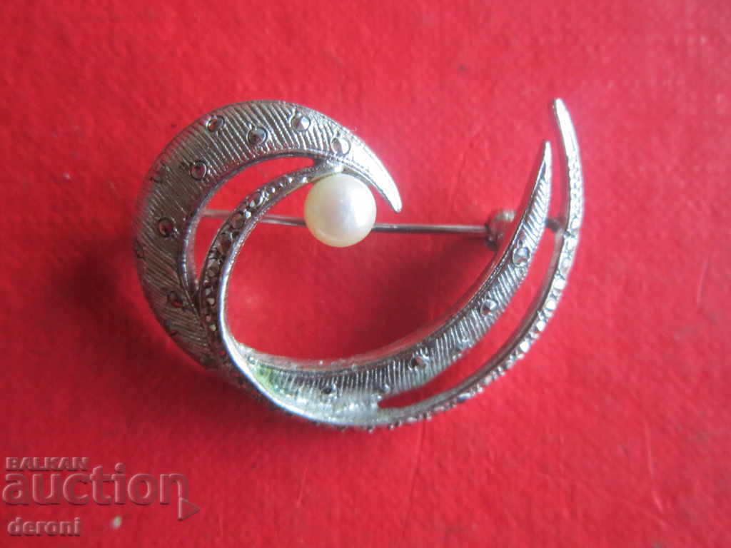Unique silver brooch with pearl and stones with price 85.00 BGN | € 43.46