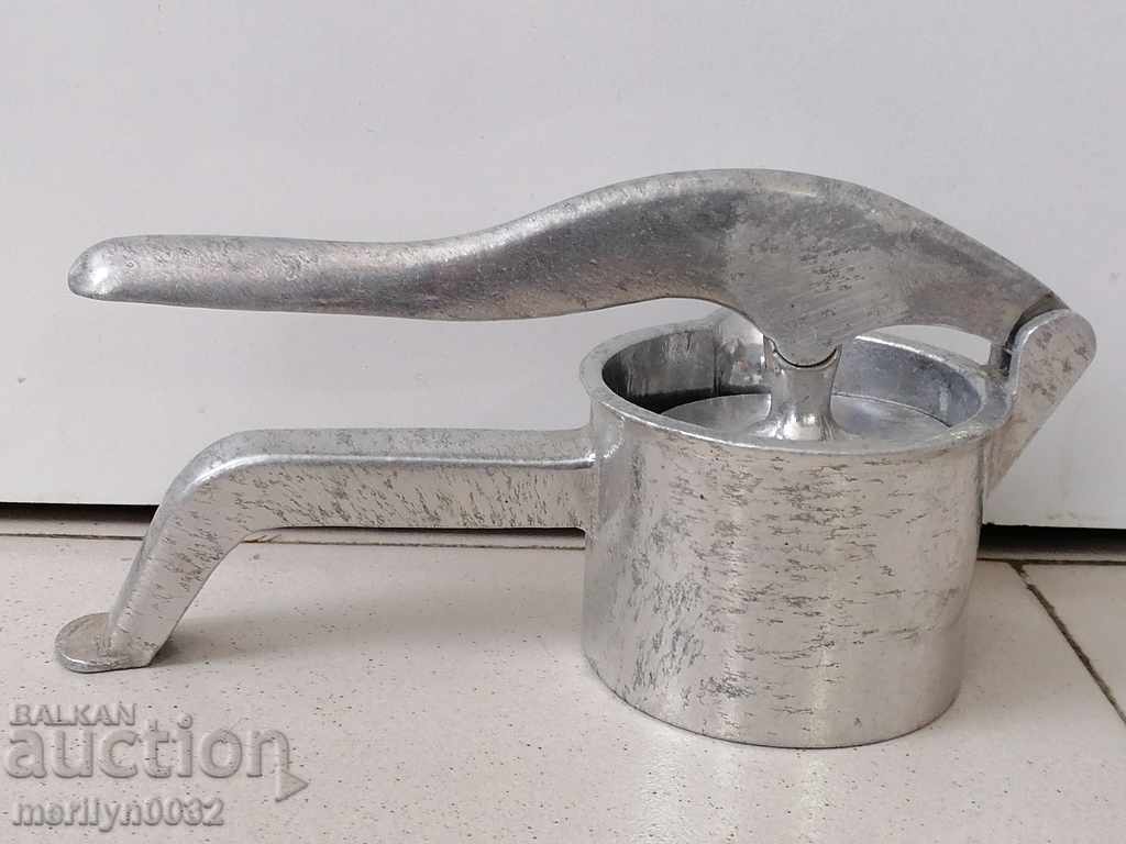 Juicer real socialism PRC 80s with price 38.00 BGN | € 19.43 Juicer real socialism PRC 80s with price 38.00 BGN | € 19.43