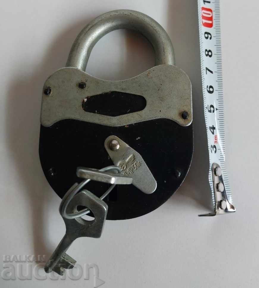OLD SOVIET LARGE LOCKSMITH WORKING BUCKET LOCK KEY USSR with price 29.00 BGN | € 14.83 OLD SOVIET LARGE LOCKSMITH WORKING BUCKET LOCK KEY USSR with price 29.00 BGN | € 14.83