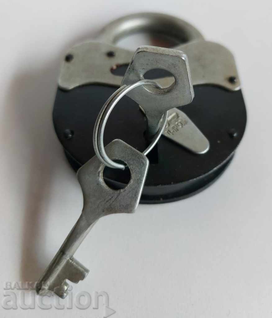 OLD SOVIET LARGE LOCKSMITH WORKING BUCKET LOCK KEY USSR - 7 OLD SOVIET LARGE LOCKSMITH WORKING BUCKET LOCK KEY USSR - 7