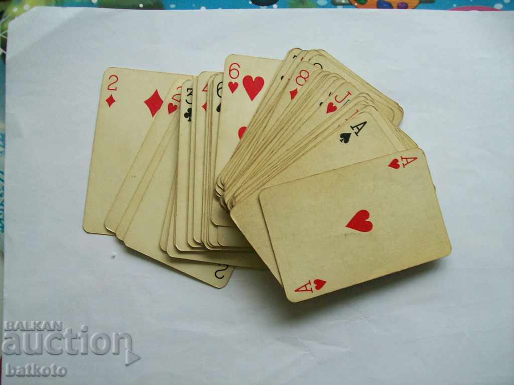 pachet vechi de cărți de joc cu cărți lipsă cu preț 1.30 BGN | € 0.66