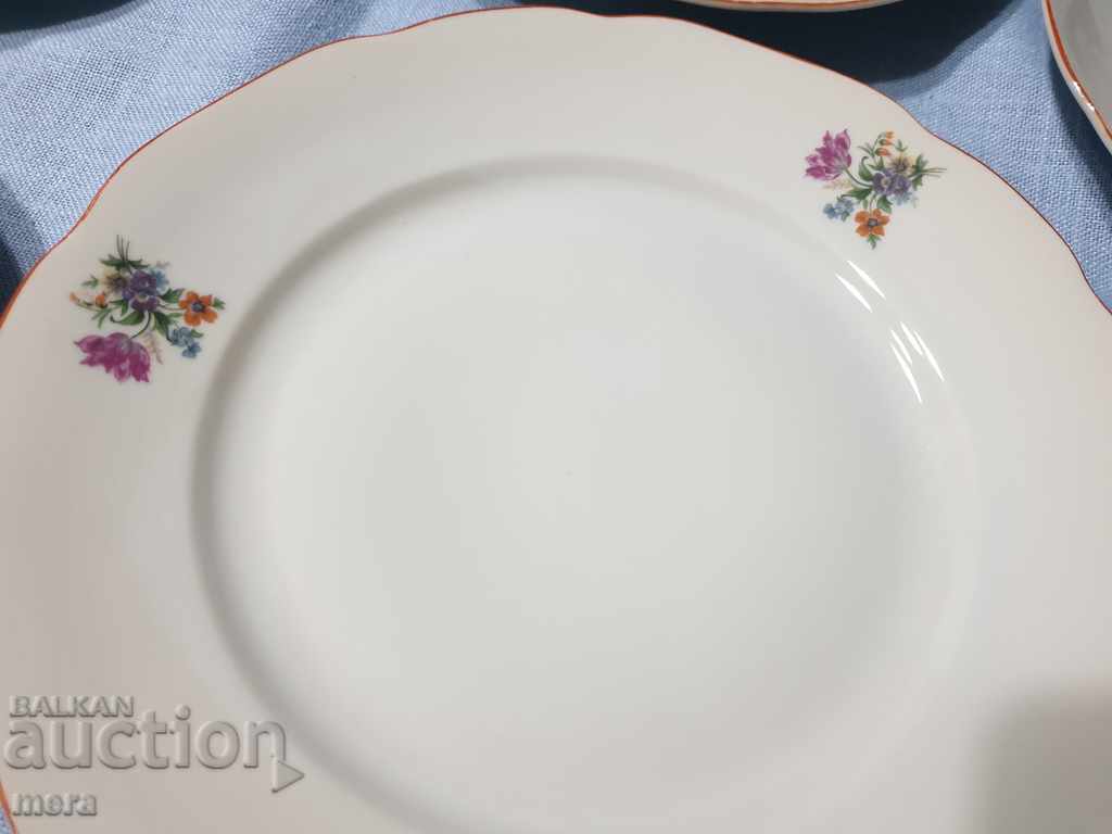 Porcelain plates-6 pieces-Wrist- New market with price 50.00 BGN | € 25.56 Porcelain plates-6 pieces-Wrist- New market with price 50.00 BGN | € 25.56