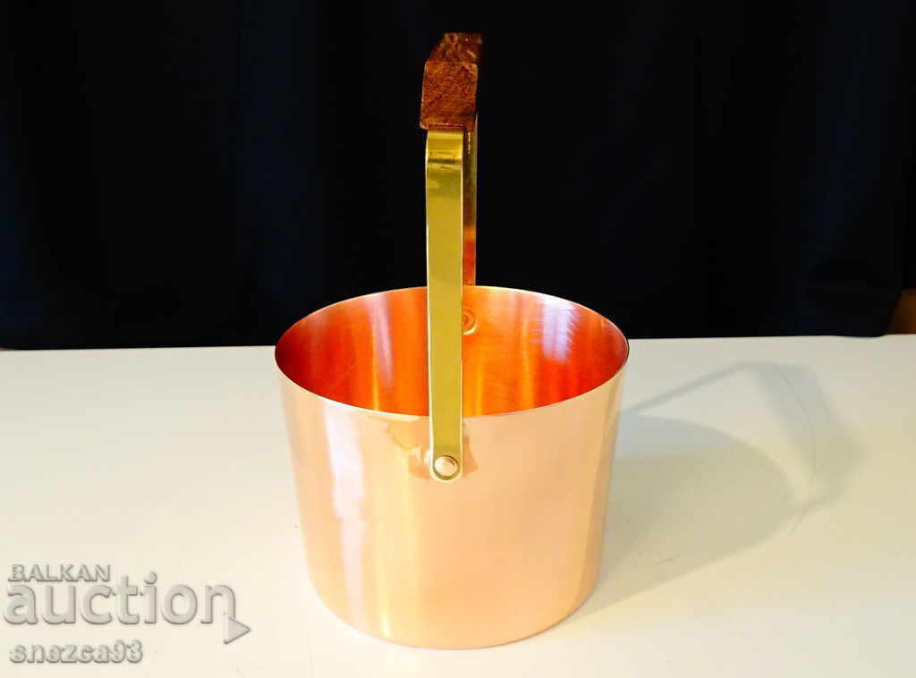 Auction Copper ice bucket, copper vessel of pure red honey Auction Copper ice bucket, copper vessel of pure red honey