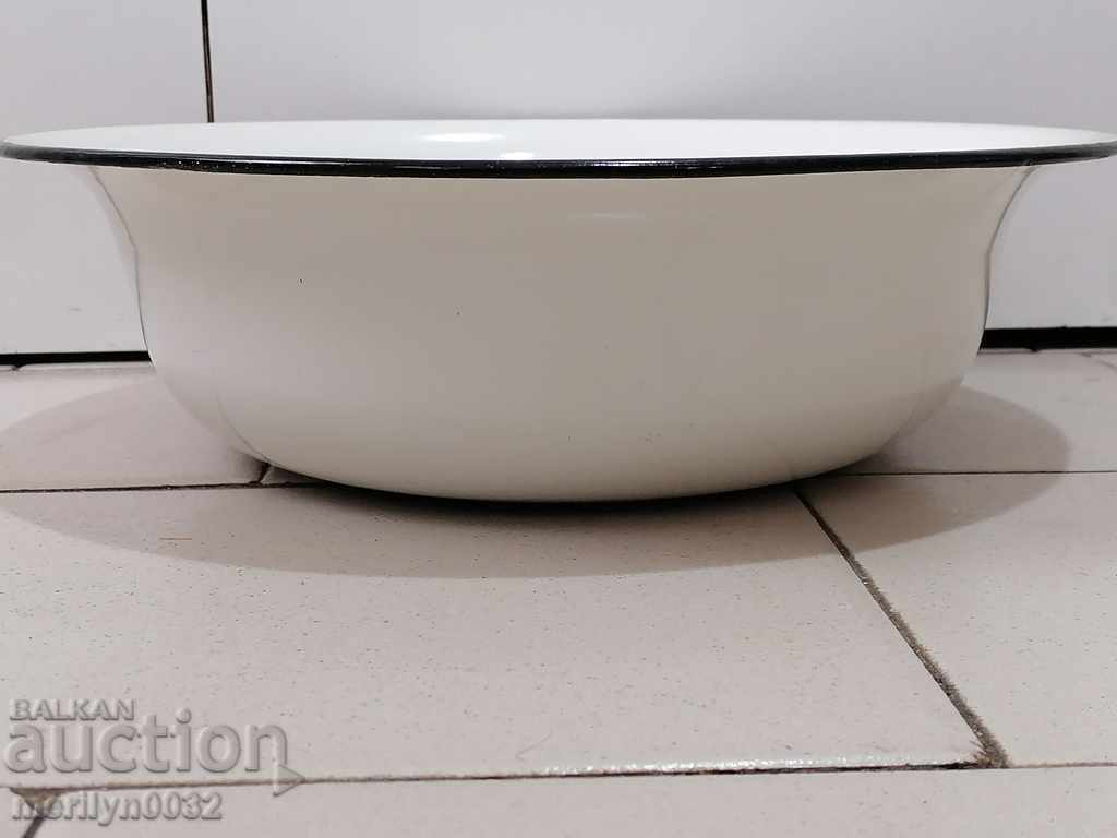 Enameled small basin, trough, dish with enamel bowl with price 26.00 BGN | € 13.29 Enameled small basin, trough, dish with enamel bowl with price 26.00 BGN | € 13.29