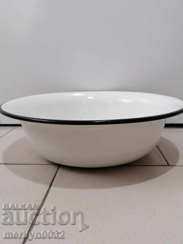 Bazin mic emailat, jgheab, vas cu vas emailat cu preț 26.00 BGN | € 13.29 Bazin mic emailat, jgheab, vas cu vas emailat cu preț 26.00 BGN | € 13.29