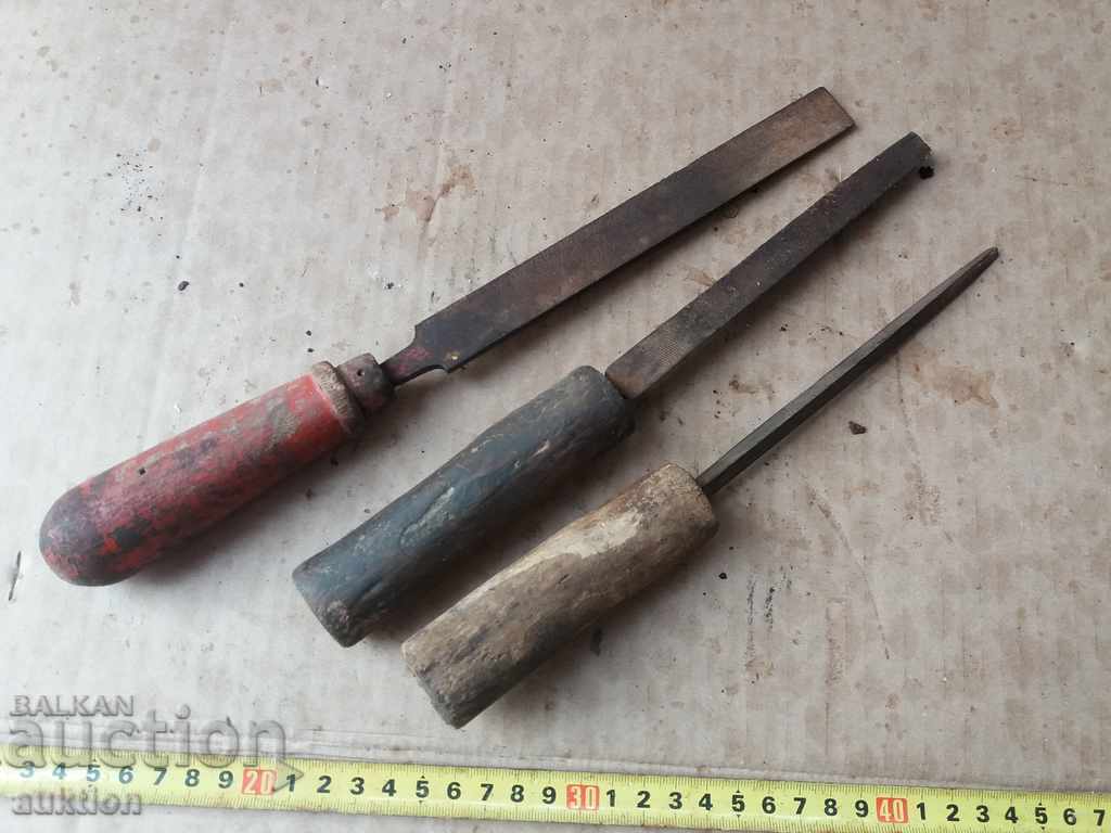Auction  SET OF THREE - 3 - SAWS - TOOLS