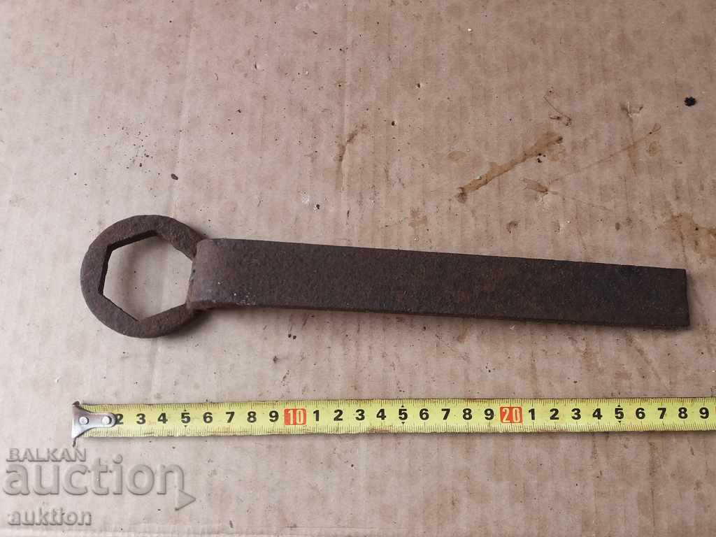 Delivery of MASSIVE FORGED TROLLEY WRENCH, WAGON Delivery of MASSIVE FORGED TROLLEY WRENCH, WAGON