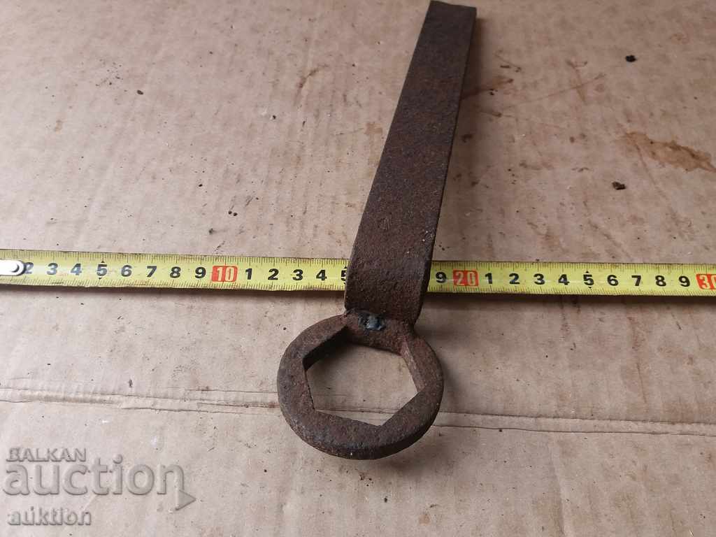 MASSIVE FORGED TROLLEY WRENCH, WAGON - 5 MASSIVE FORGED TROLLEY WRENCH, WAGON - 5