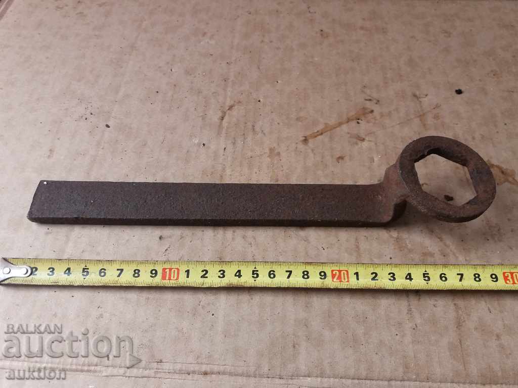 MASSIVE FORGED TROLLEY WRENCH, WAGON - 7 MASSIVE FORGED TROLLEY WRENCH, WAGON - 7