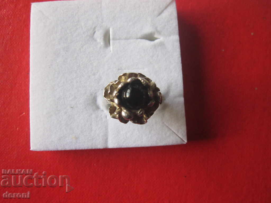 Μοναδικό ασημένιο δαχτυλίδι με πέτρινη κορώνα 925