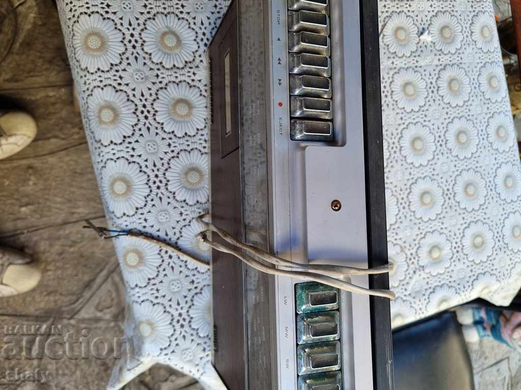 Vechi radio casetofon Philips cu preț 65.00 BGN | € 33.23 Vechi radio casetofon Philips cu preț 65.00 BGN | € 33.23