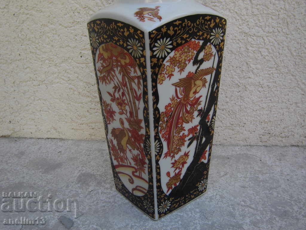 DEUTSCHE NORITAKE JAPAN PORCELAIN VASE with price 75.00 BGN | € 38.35 DEUTSCHE NORITAKE JAPAN PORCELAIN VASE with price 75.00 BGN | € 38.35