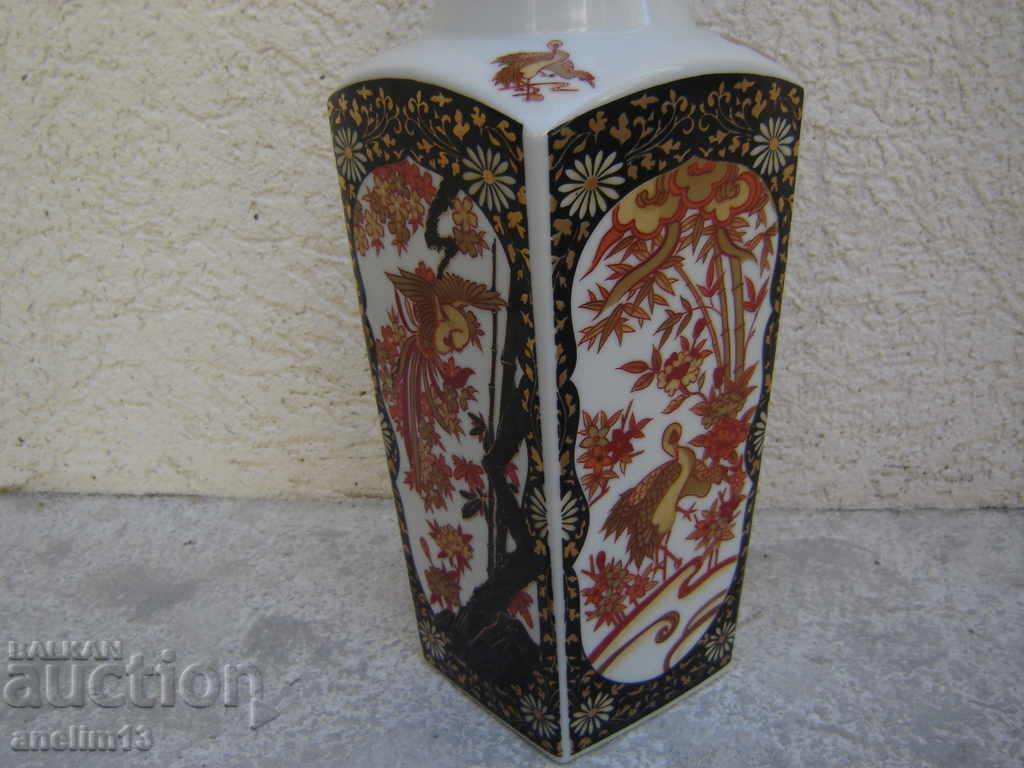 Auction DEUTSCHE NORITAKE JAPAN PORCELAIN VASE Auction DEUTSCHE NORITAKE JAPAN PORCELAIN VASE