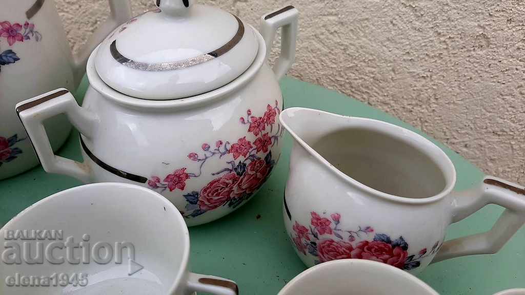 Delivery of Coffee/tea service Delivery of Coffee/tea service