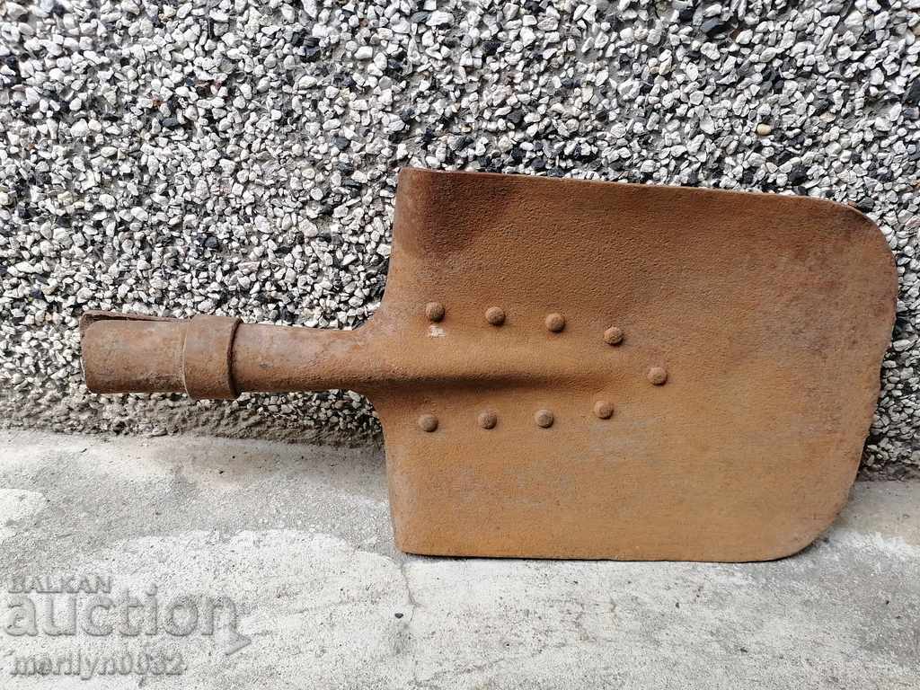 Auction  Military straight shovel, wrought iron World WW1