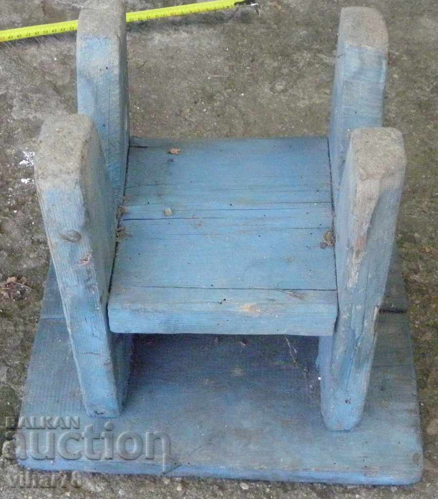 Старо дървено столче - 6 Старо дървено столче - 6