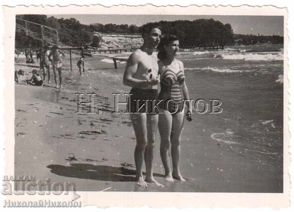 FOTO MICĂ PE PLAJĂ A903