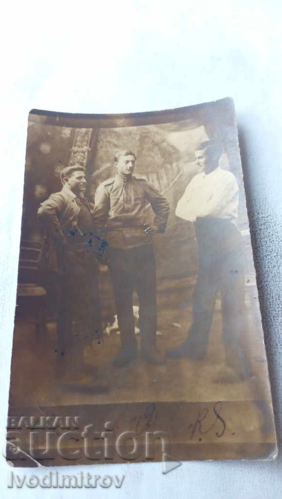 Снимка Бургасъ Трима млади мъже 1919