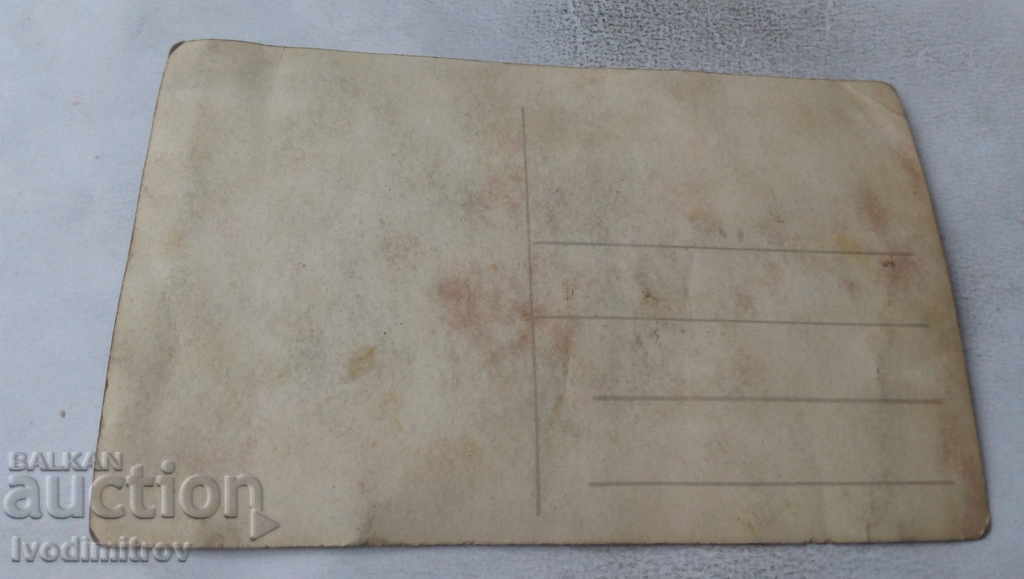 Φωτογραφία Τέσσερις άνδρες πάνω από ένα ποτήρι κρασί με τιμή 3.85 BGN | € 1.97 Φωτογραφία Τέσσερις άνδρες πάνω από ένα ποτήρι κρασί με τιμή 3.85 BGN | € 1.97