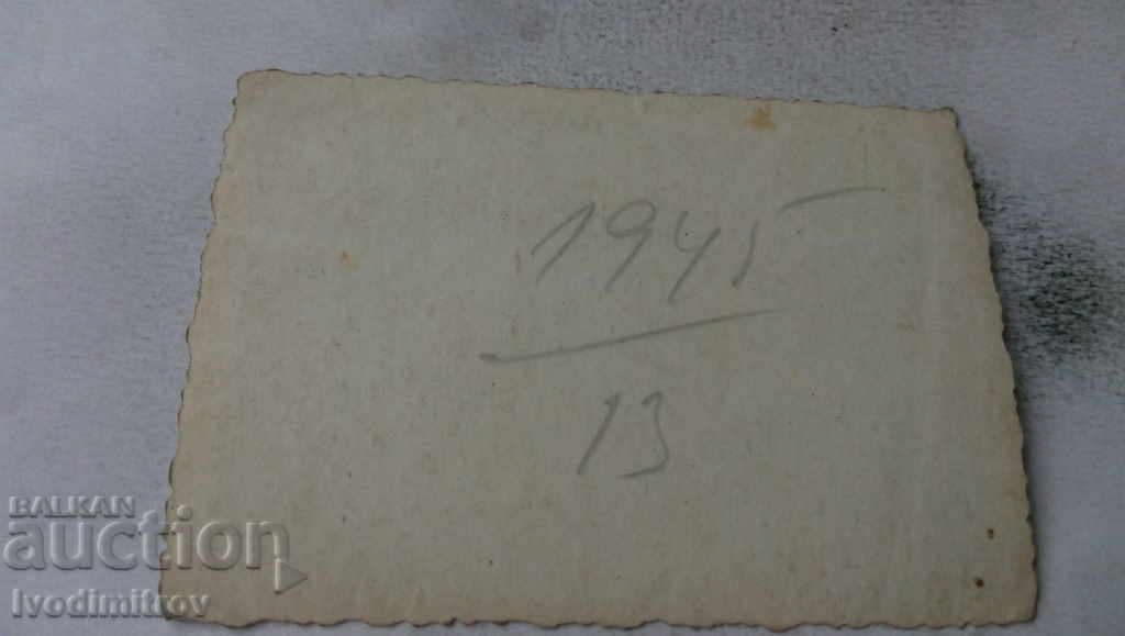 Снимка Офицер с орден и трима мъже на маса с цена 3.25 лв. | € 1.66 Снимка Офицер с орден и трима мъже на маса с цена 3.25 лв. | € 1.66