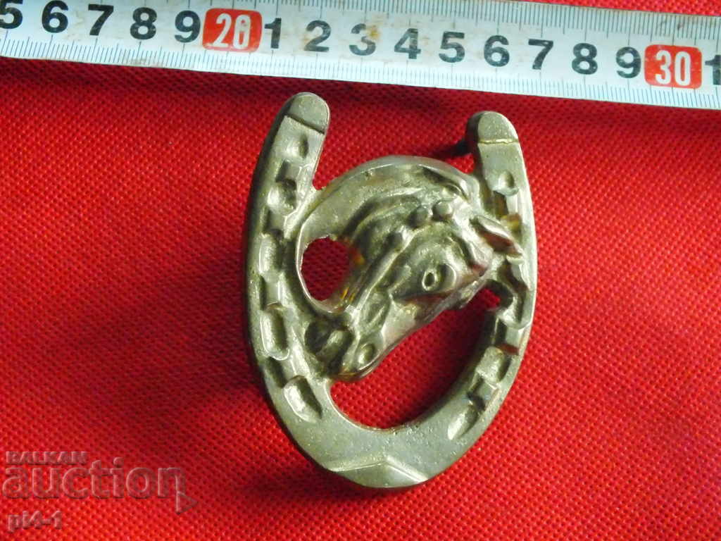 Aplicație cu potcoavă din bronz solid cu preț 50.00 BGN | € 25.56 Aplicație cu potcoavă din bronz solid cu preț 50.00 BGN | € 25.56