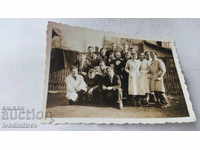 Снимка София Мъже и жени в градинката пред Университета 1936