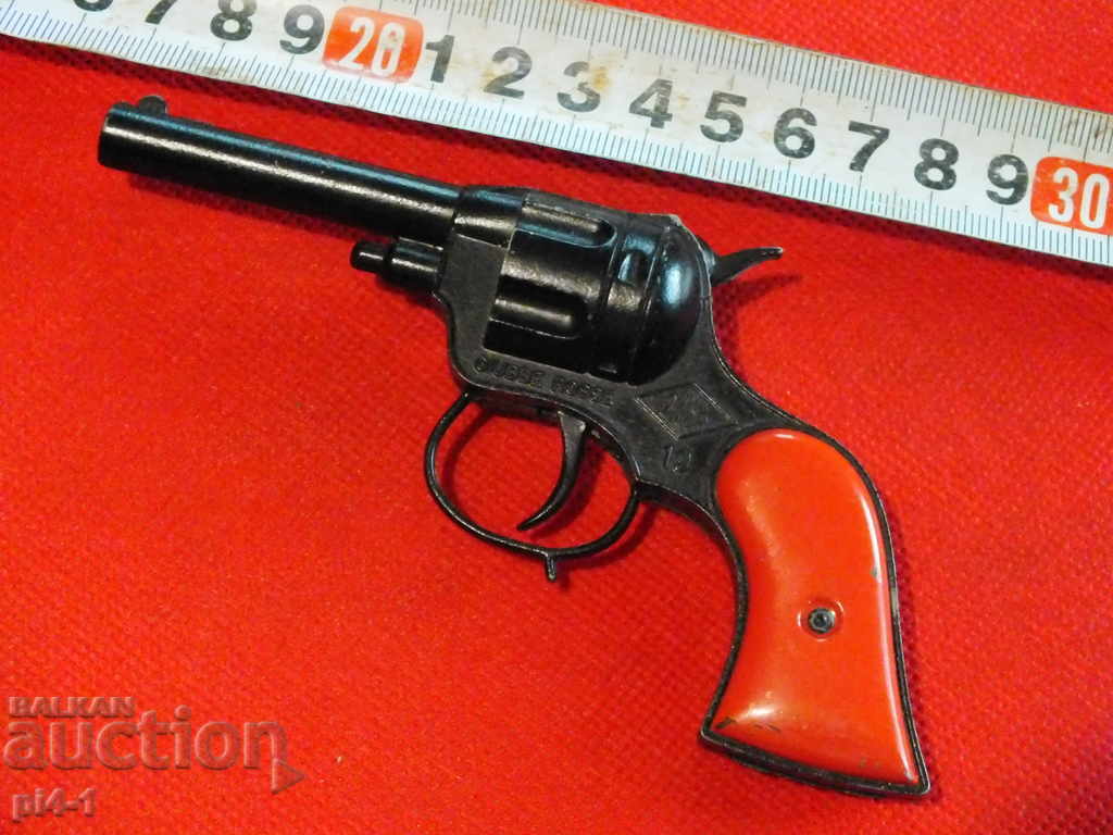 Pistol with eyelets - metal with price 40.00 BGN | € 20.45 Pistol with eyelets - metal with price 40.00 BGN | € 20.45