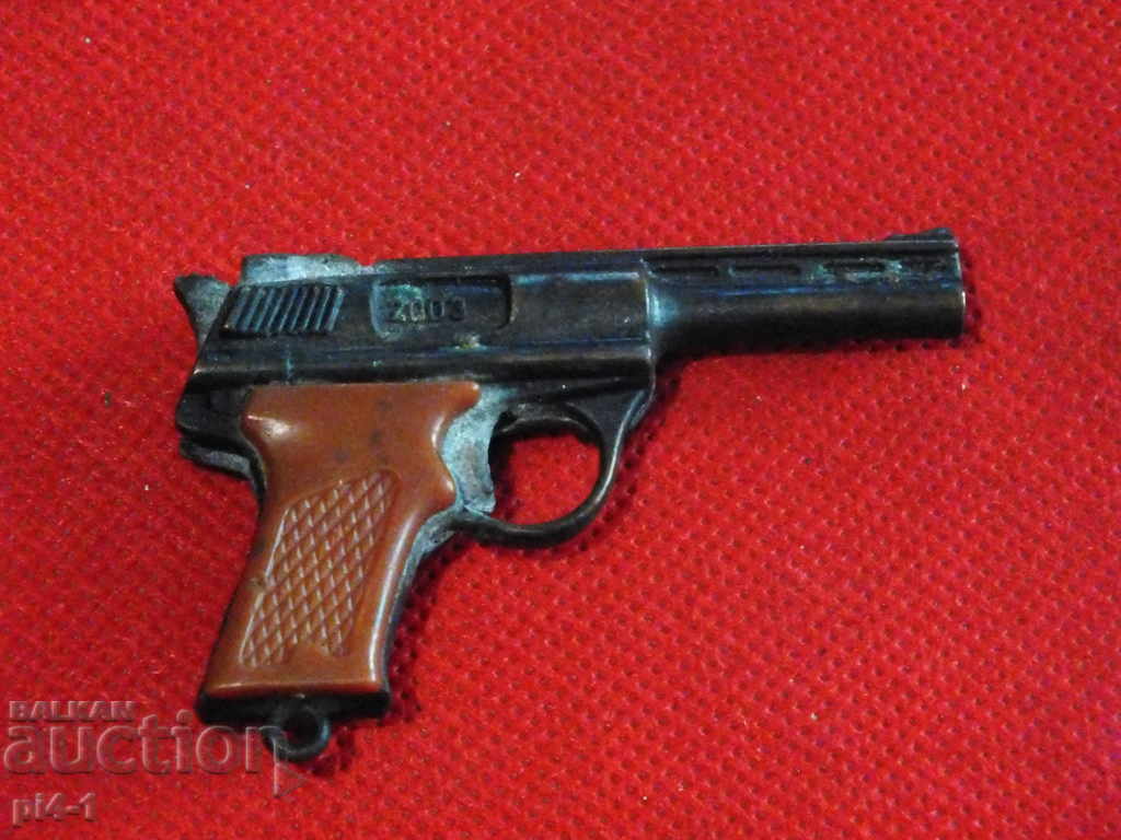 Pistol with eyelets - metal with price 25.00 BGN | € 12.78 Pistol with eyelets - metal with price 25.00 BGN | € 12.78