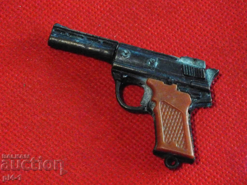 Pistol with eyelets - metal