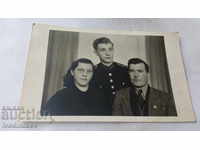 Φωτογραφία Σοφία Κατώτερος αξιωματικός με τους γονείς του 1943