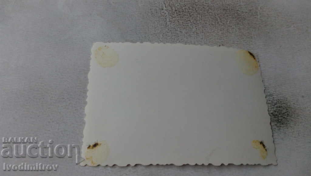 Снимка Мъж и жена на плажа с цена 1.65 лв. | € 0.84 Снимка Мъж и жена на плажа с цена 1.65 лв. | € 0.84