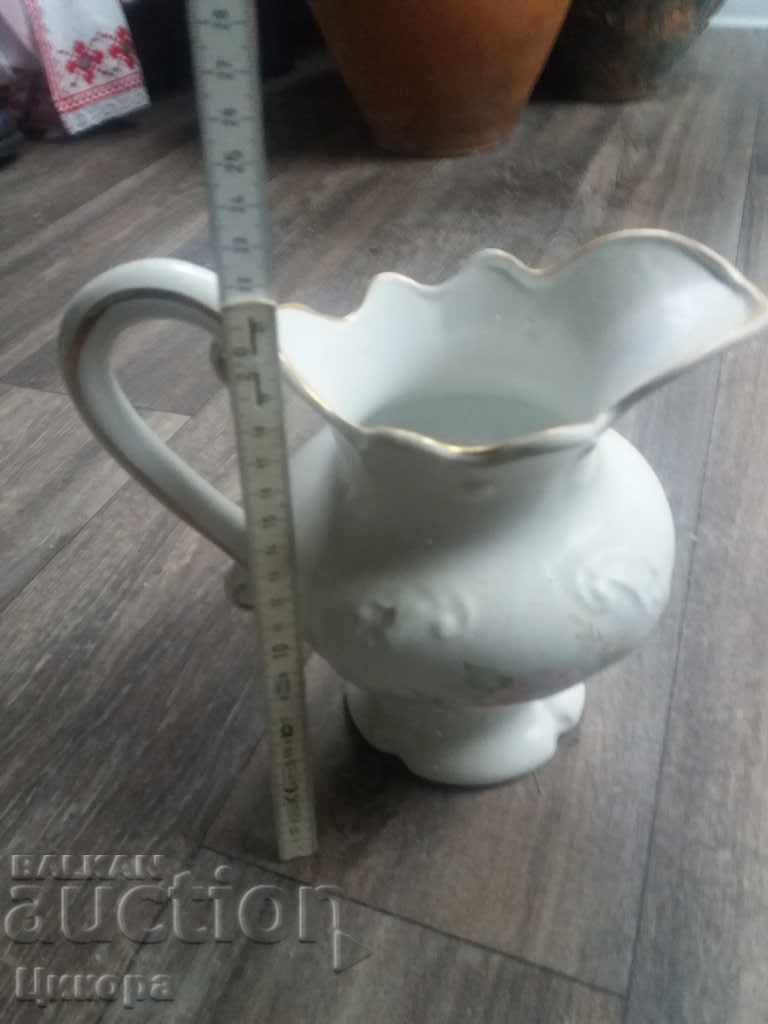 Licitație porțelan ulcior