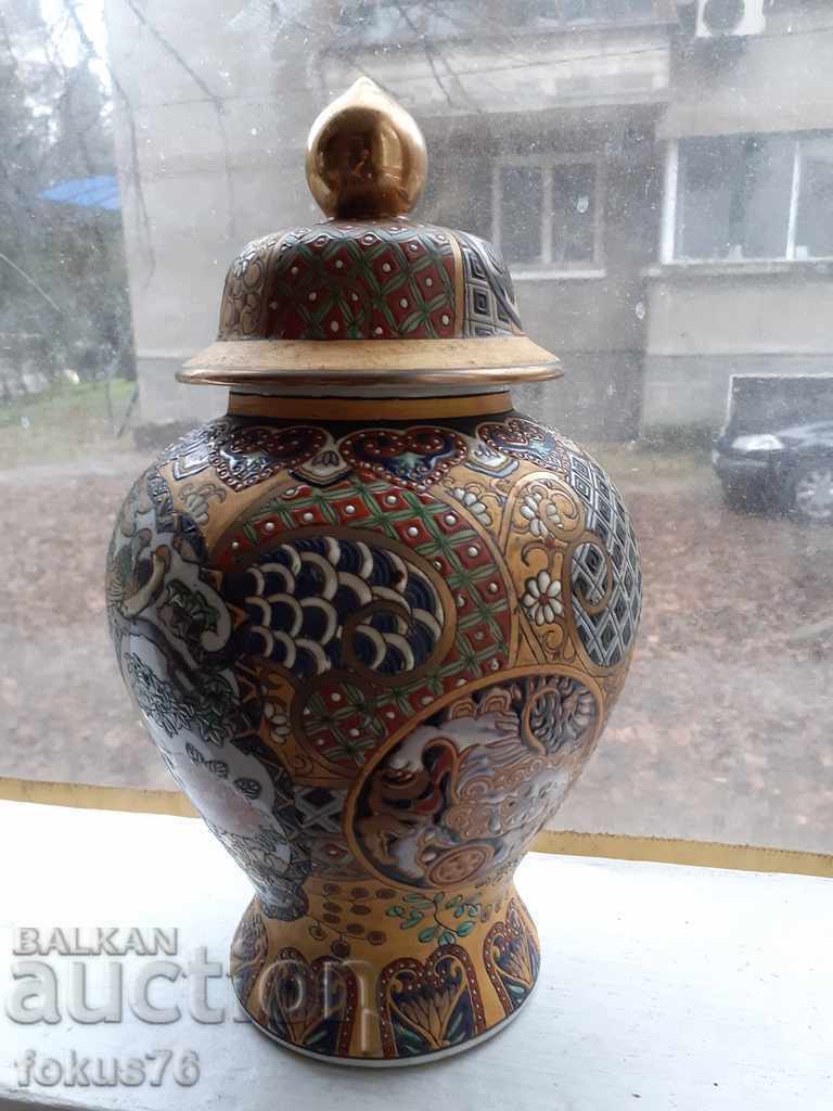 Vasă antică mare Satsuma în relief pictat Satsuma cu preț 1600.00 BGN | € 818.07 Vasă antică mare Satsuma în relief pictat Satsuma cu preț 1600.00 BGN | € 818.07