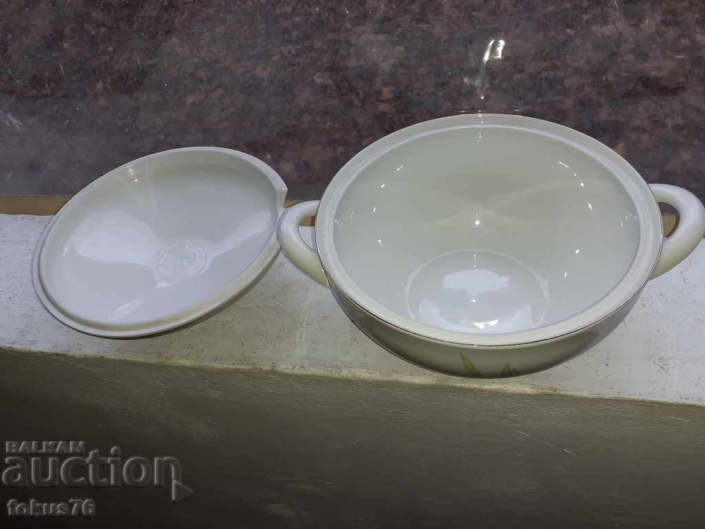 Delivery of Large beautiful porcelain tureen Delivery of Large beautiful porcelain tureen